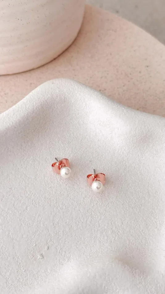 Billy J Earrings Women Small Glass Pearl Stud Earrings 8211 CreamRose