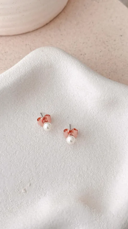 Billy J Earrings Women Small Glass Pearl Stud Earrings 8211 CreamRose