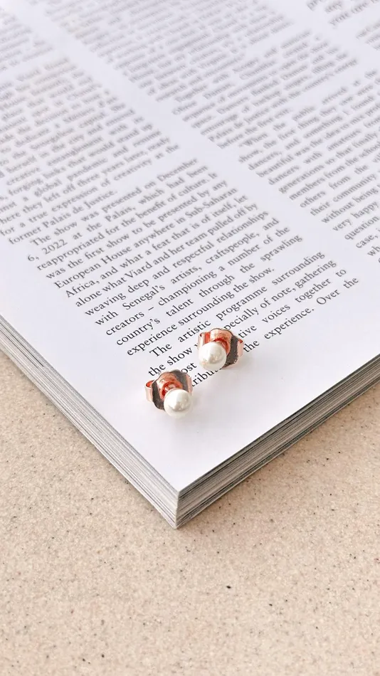 Billy J Earrings Women Small Glass Pearl Stud Earrings 8211 CreamRose