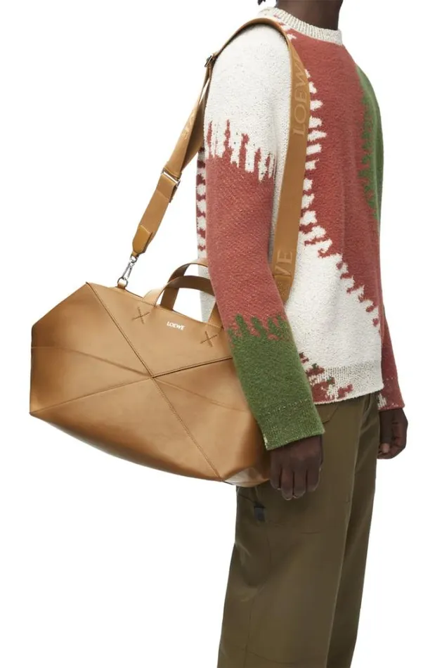Loewe Puzzle Fold Duffle In Shiny Calfskin Oak Men Travel Bags