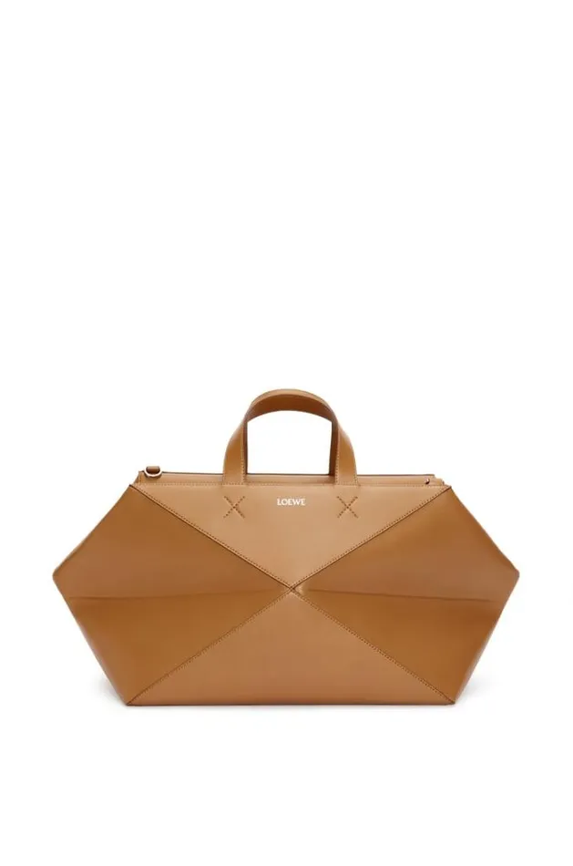 Loewe Puzzle Fold Duffle In Shiny Calfskin Oak Men Travel Bags