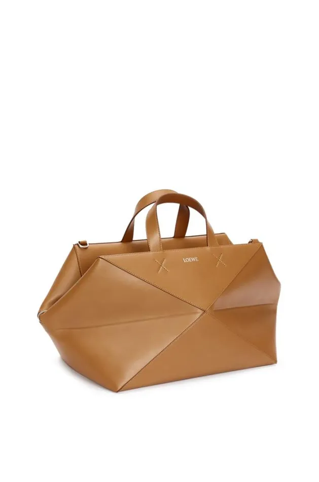 Loewe Puzzle Fold Duffle In Shiny Calfskin Oak Men Travel Bags