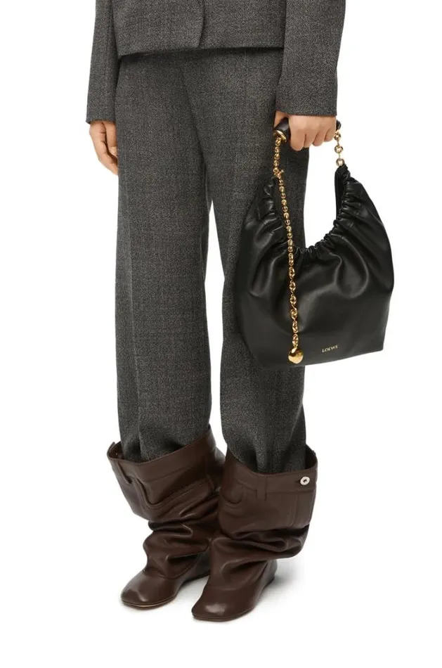 Loewe Small Squeeze Bag In Nappa Lambskin Black Women Shoulder Bags