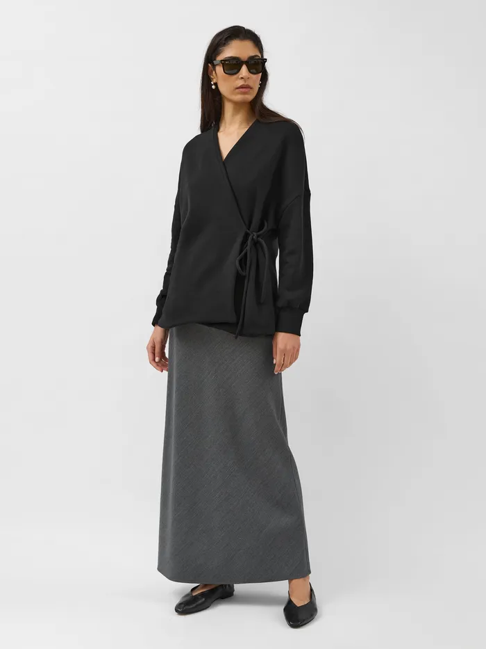 The UNDONE Tops Women AEmery 8211 Bailey Sweat in Black