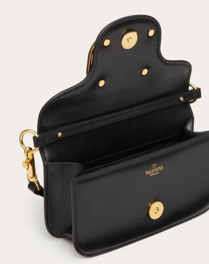 Valentino Shoulder Bags Woman Valentino Garavani Loc Small Shoulder Bag In Calfskin For Woman In Light Ivory Light Ivory Valentino Shoulder Bags Woman Valentino Garavani Loc Small Shoulder Bag In Calfskin For Woman In Light Ivory Light Ivory