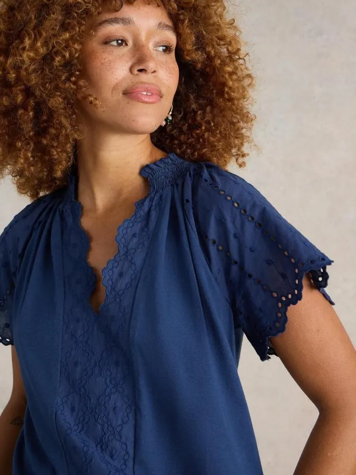 White Stuff Tops and TShirts Women FLUTTER SLEEVE BRODERIE TOP French Navy White Stuff Tops and TShirts Women FLUTTER SLEEVE BRODERIE TOP French Navy