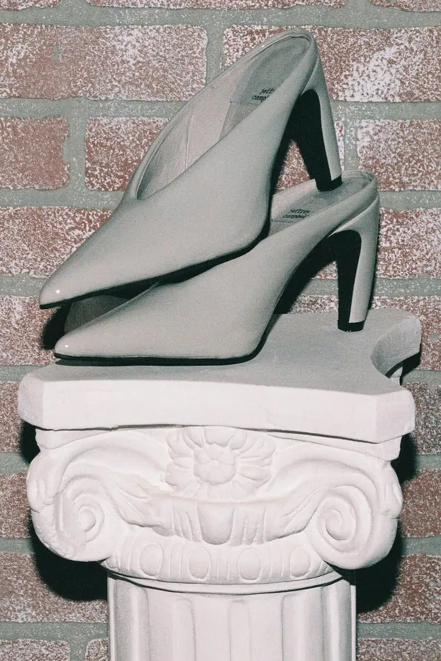 Women Jeffrey Campbell Pump BUZZING Tan Patent