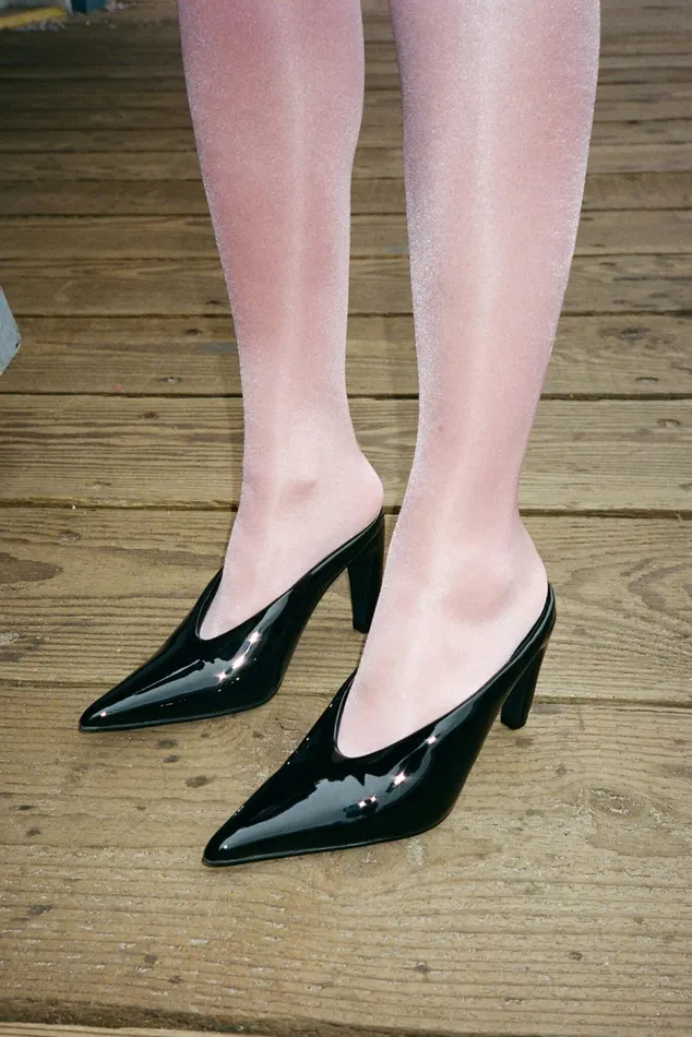 Women Jeffrey Campbell Pump BUZZING Tan Patent