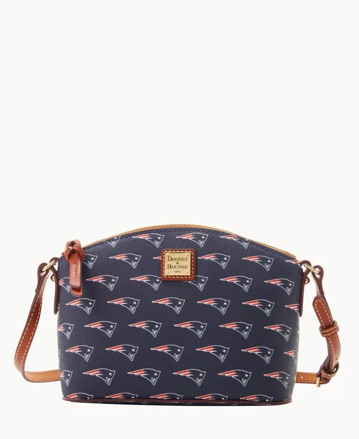WomenMen Crossbodies Dooney and Bourke NFL Patriots Suki Crossbody Med Wristlet Patriots WomenMen Crossbodies Dooney and Bourke NFL Patriots Suki Crossbody Med Wristlet Patriots