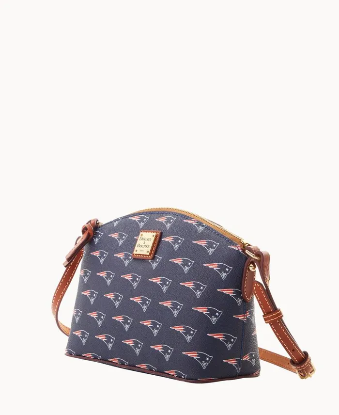 WomenMen Crossbodies Dooney and Bourke NFL Patriots Suki Crossbody Med Wristlet Patriots WomenMen Crossbodies Dooney and Bourke NFL Patriots Suki Crossbody Med Wristlet Patriots