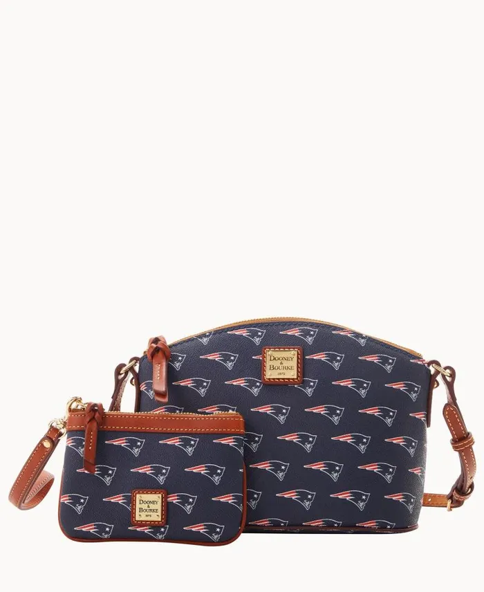 WomenMen Crossbodies Dooney and Bourke NFL Patriots Suki Crossbody Med Wristlet Patriots WomenMen Crossbodies Dooney and Bourke NFL Patriots Suki Crossbody Med Wristlet Patriots