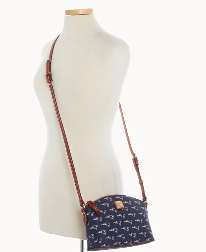 WomenMen Crossbodies Dooney and Bourke NFL Patriots Suki Crossbody Med Wristlet Patriots WomenMen Crossbodies Dooney and Bourke NFL Patriots Suki Crossbody Med Wristlet Patriots