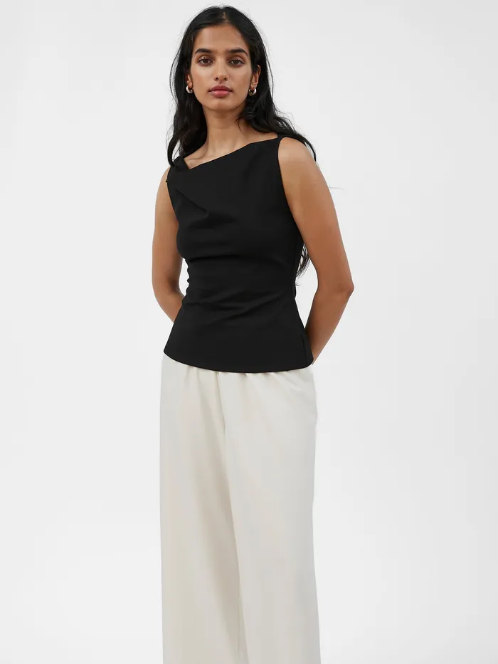 Women Tops The UNDONE Harris Tapper 8211 Bea Top in Black